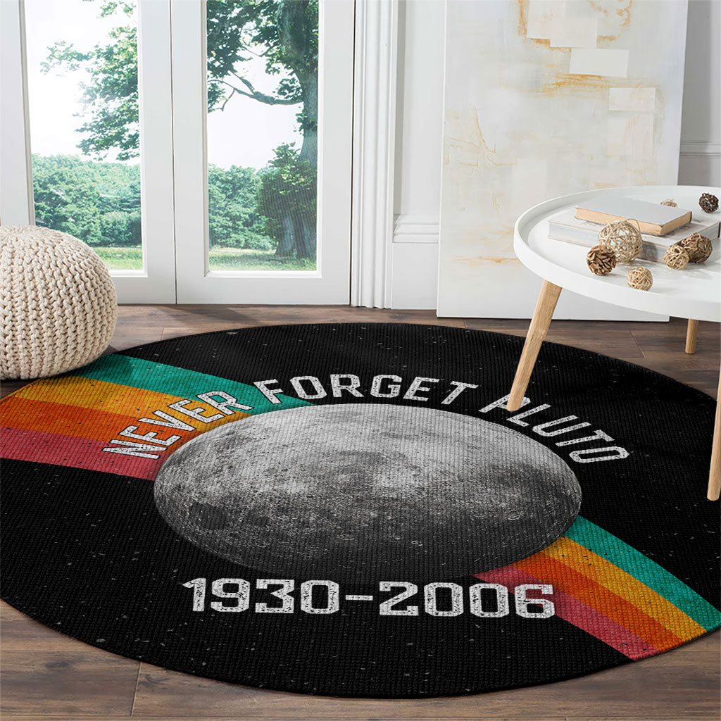 Never Forget Pluto 1930-2006 Round Carpet Vintage Retro Rainbow Planet Outer Space Astronomy Graphic Art