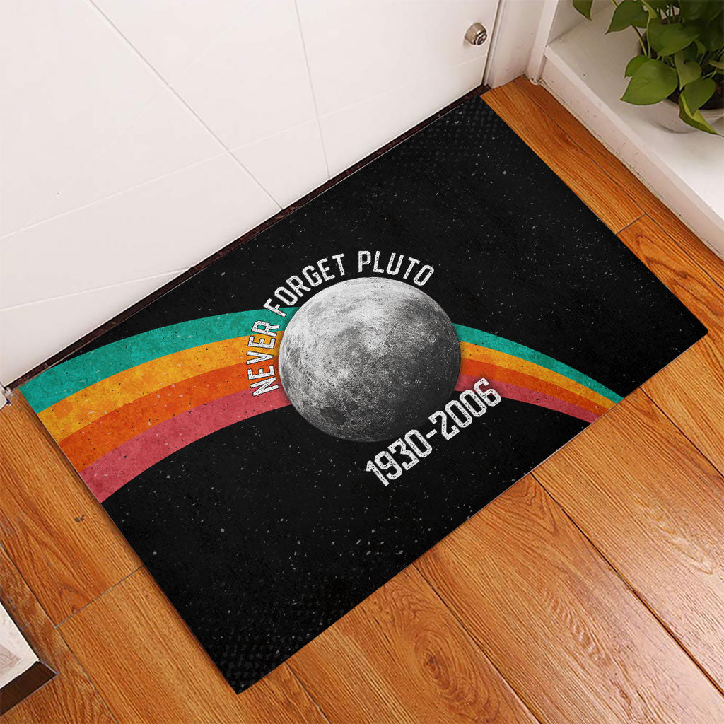 Never Forget Pluto 1930-2006 Rubber Doormat Vintage Retro Rainbow Planet Outer Space Astronomy Graphic Art