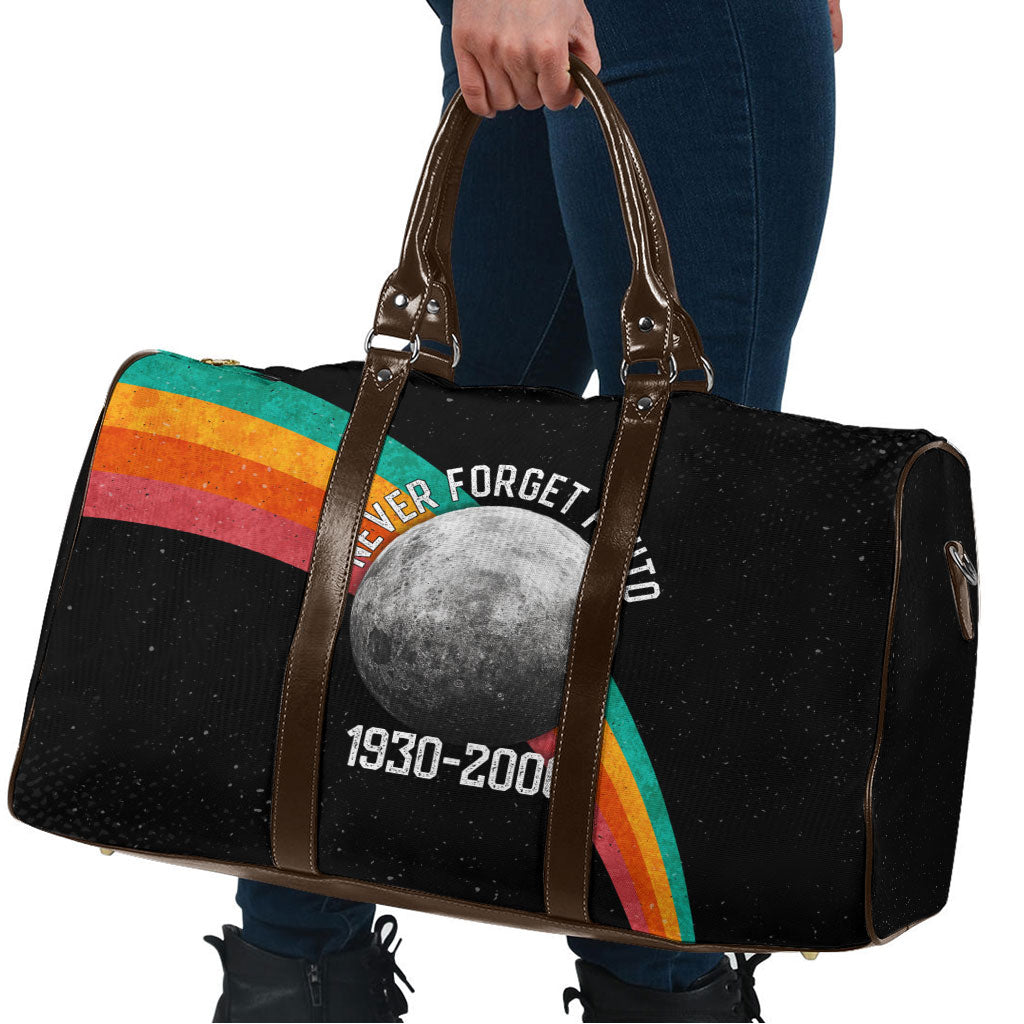 Never Forget Pluto 1930-2006 Travel Bag Vintage Retro Rainbow Planet Outer Space Astronomy Graphic Art