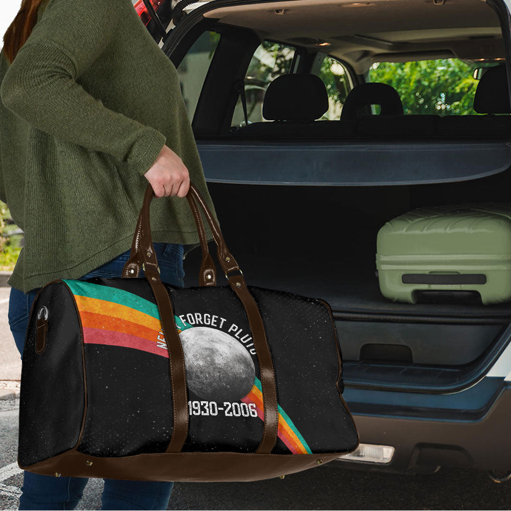 Never Forget Pluto 1930-2006 Travel Bag Vintage Retro Rainbow Planet Outer Space Astronomy Graphic Art