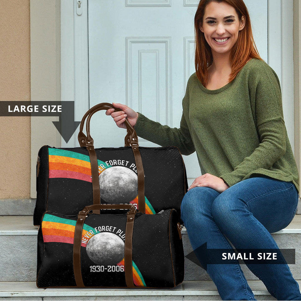 Never Forget Pluto 1930-2006 Travel Bag Vintage Retro Rainbow Planet Outer Space Astronomy Graphic Art