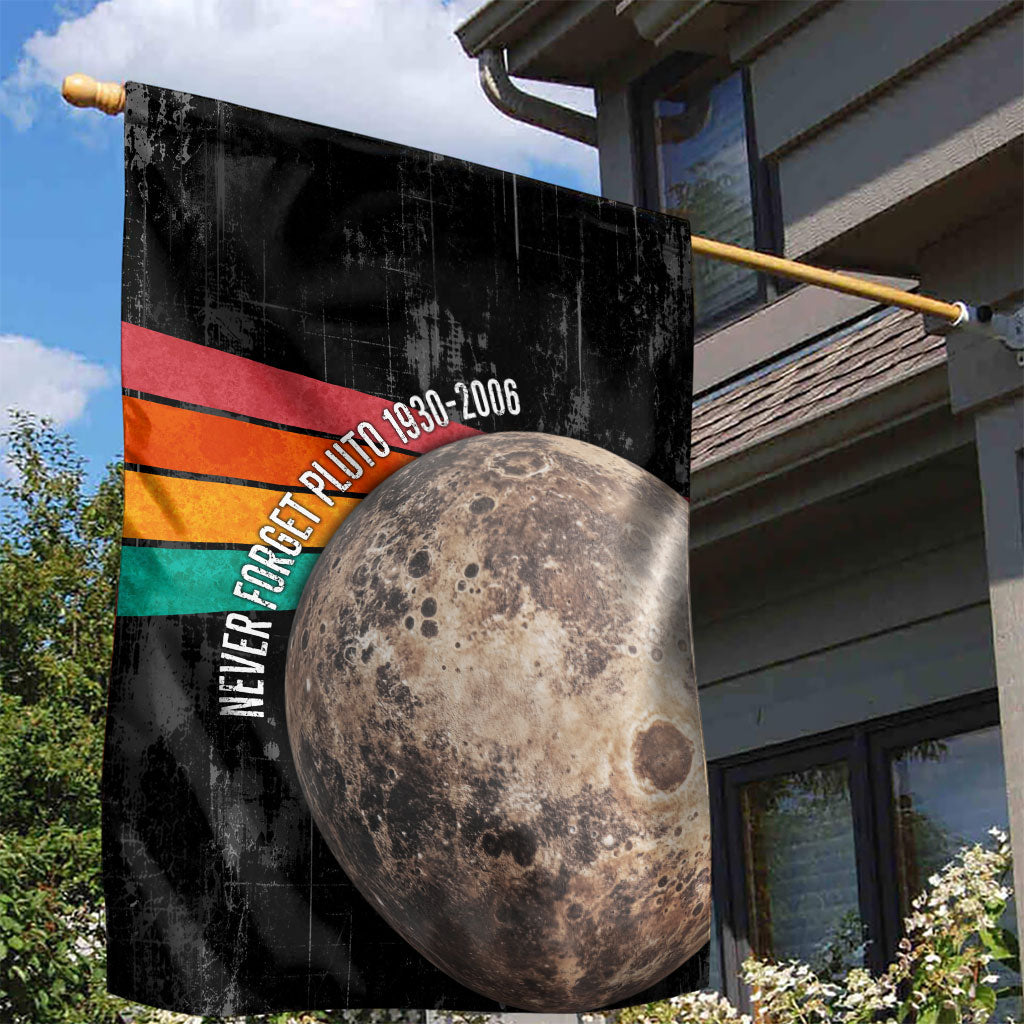 Never Forget Pluto Garden Flag Distressed Retro Space Astronomy Science