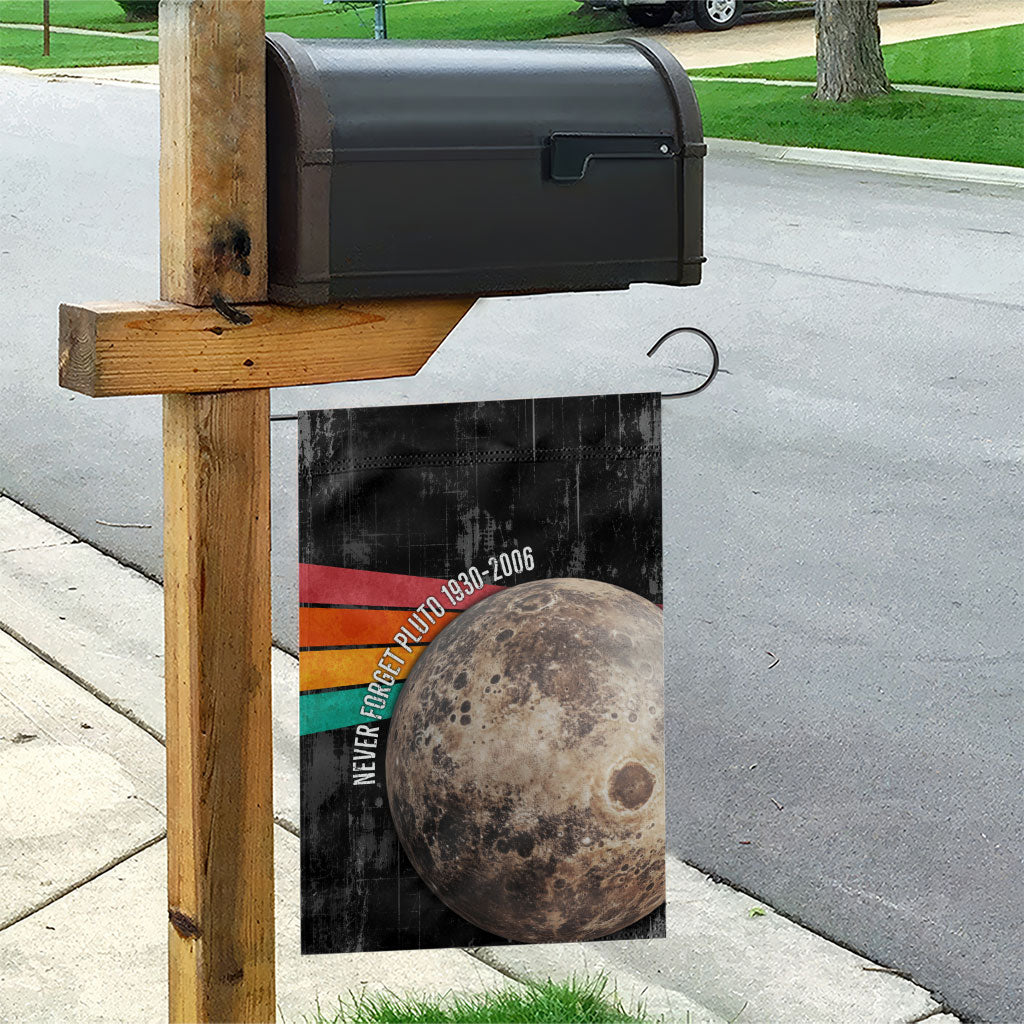 Never Forget Pluto Garden Flag Distressed Retro Space Astronomy Science