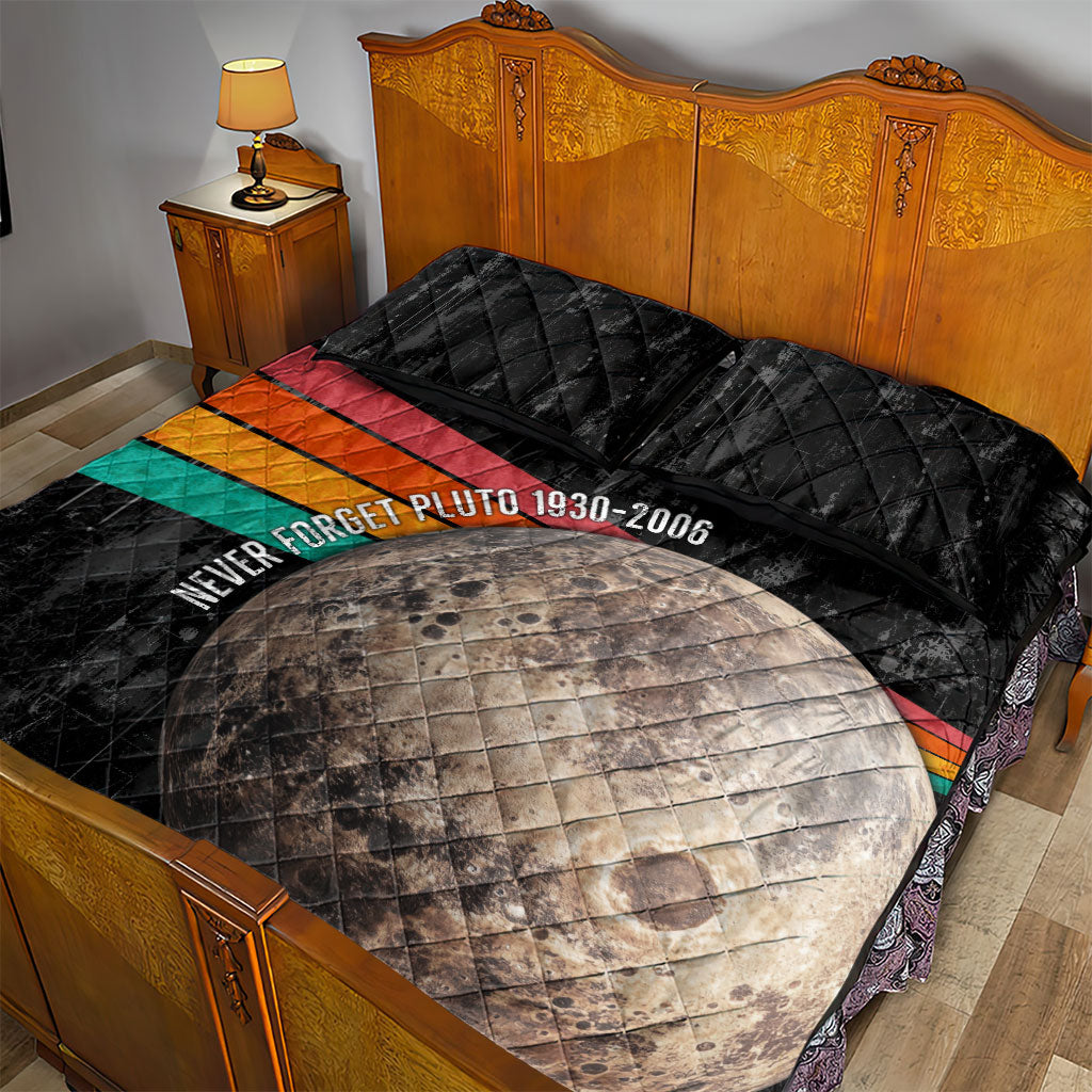 Never Forget Pluto Quilt Bed Set Distressed Retro Space Astronomy Science