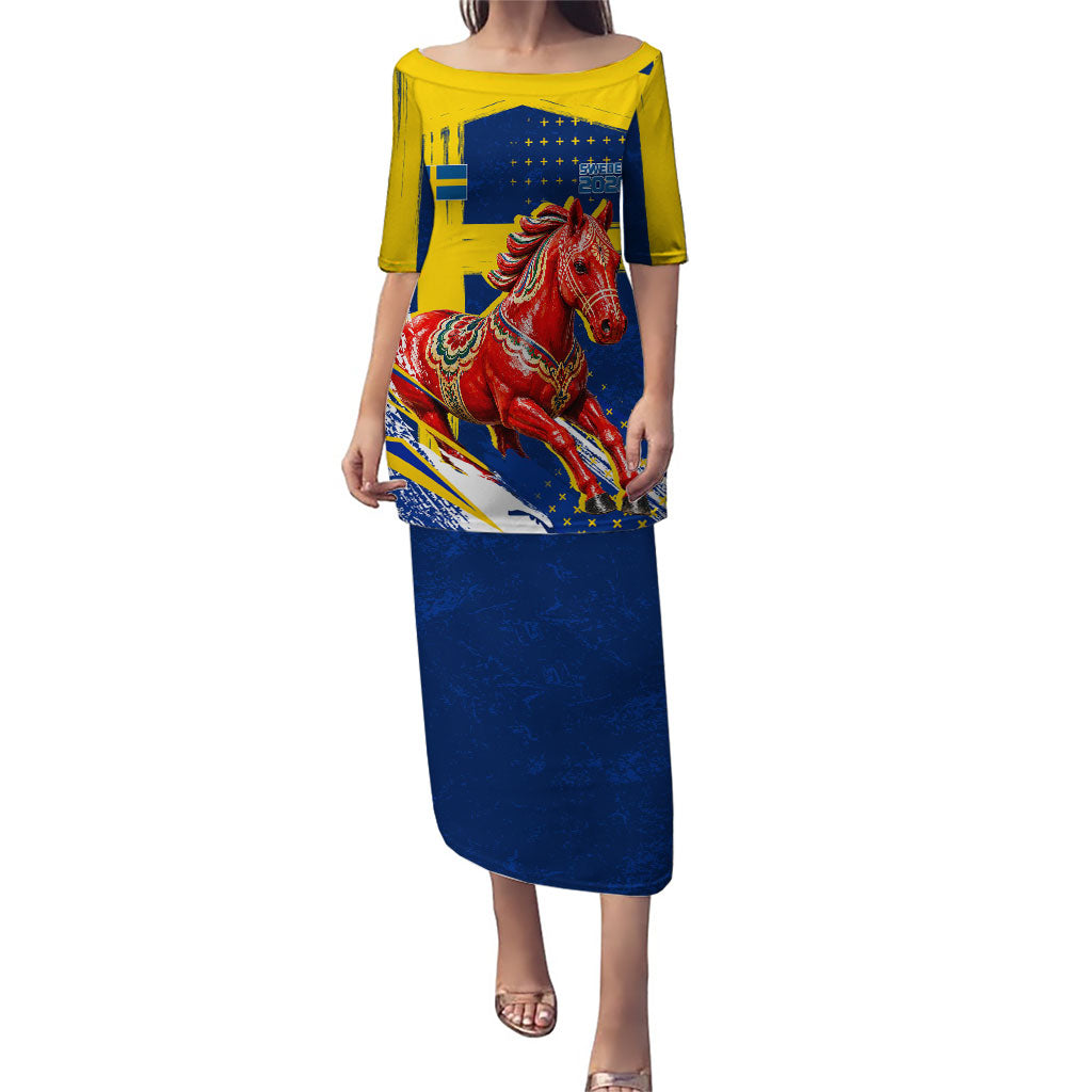 Personalized Sweden Dala Horse Soccer 2026 Puletasi Grunge Swedish Flag Brush Strokes