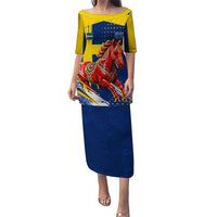 Personalized Sweden Dala Horse Soccer 2026 Puletasi Grunge Swedish Flag Brush Strokes