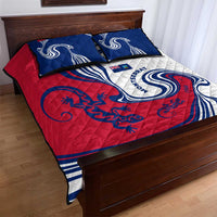 Montserrat Quilt Bed Set with Gecko Illustration Red Blue Wavy Line Design - Wonder Print Shop