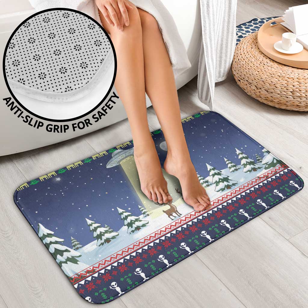 Christmas Alien Pattern with UFO Abduction of Santa Reindeer Snowy Forest Bathroom Set Xmas Holiday Patterns - Wonder Print Shop