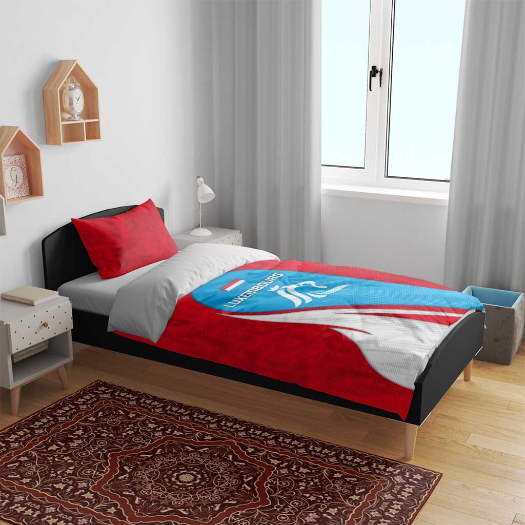 Luxembourg Bedding Set with National Flag Colors and White Lion Crest Design