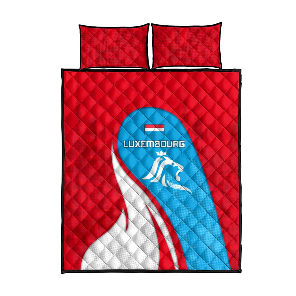 Luxembourg Quilt Bed Set with National Flag Colors and White Lion Crest Design