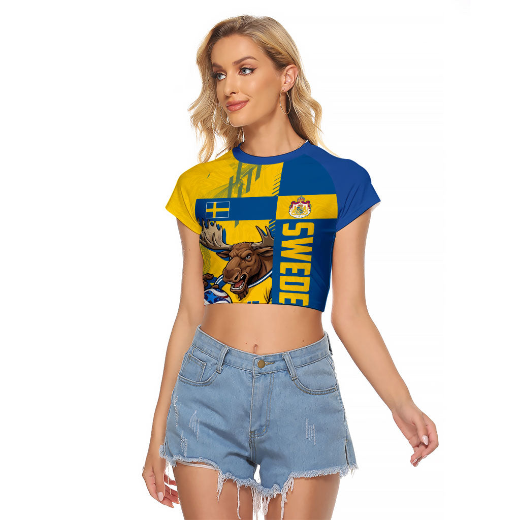 Personalized Sweden Soccer Raglan Cropped T Shirt Swedish Flag - Moose Football Mascot