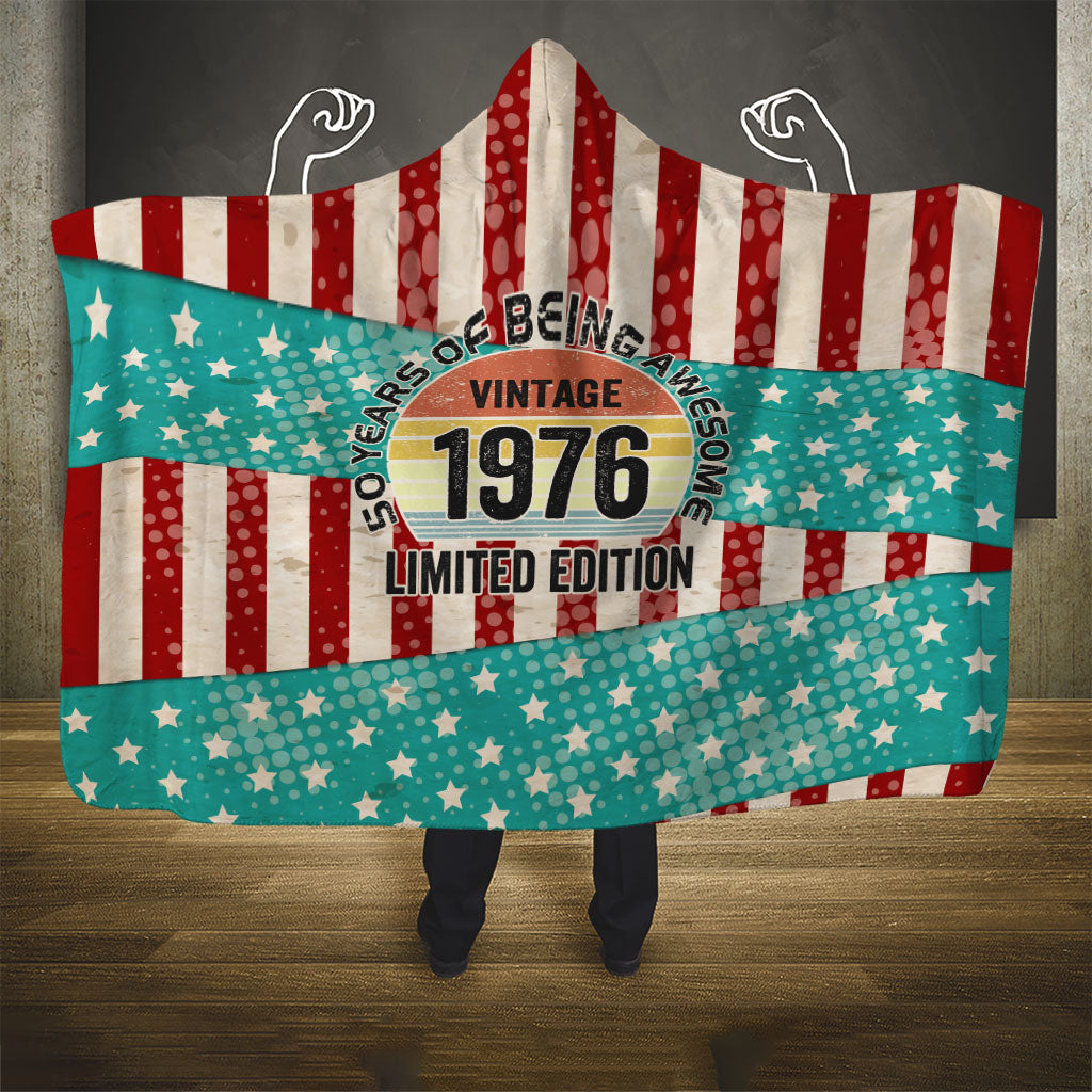 America Vintage 1976 50th Birthday Hooded Blanket Retro Sunset Patriotic
