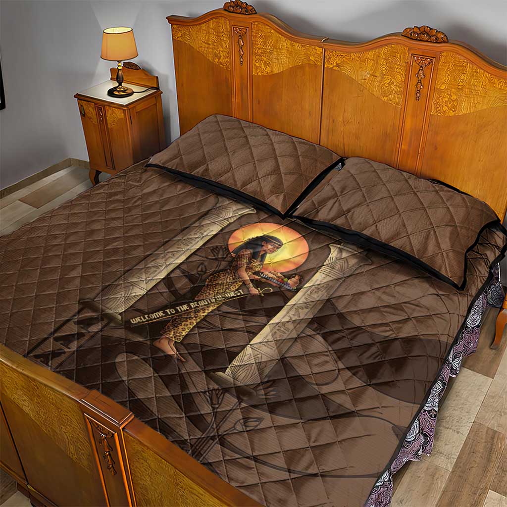 Imenet Sunlit Temple Columns Quilt Bed Set with Ancient Egyptian Offering Scene