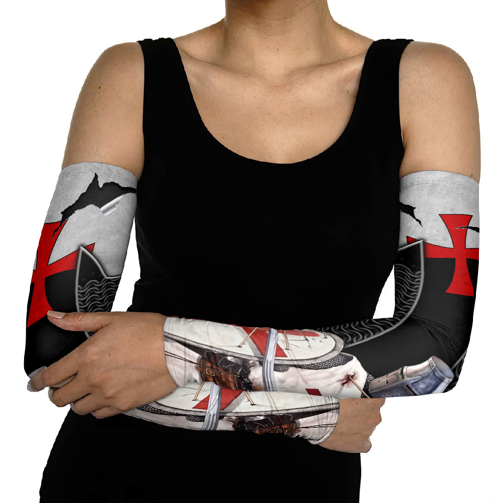 Knights Templar Warrior Red Cross Arm Sleeves Crusader Knight In Chainmail Armor With Shield And Sword Art