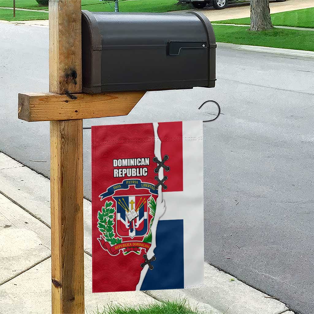 Dominican Republic Flag Half Zip Design Garden Flag with Coat of Arms and Taino Symbol - Wonder Print Shop