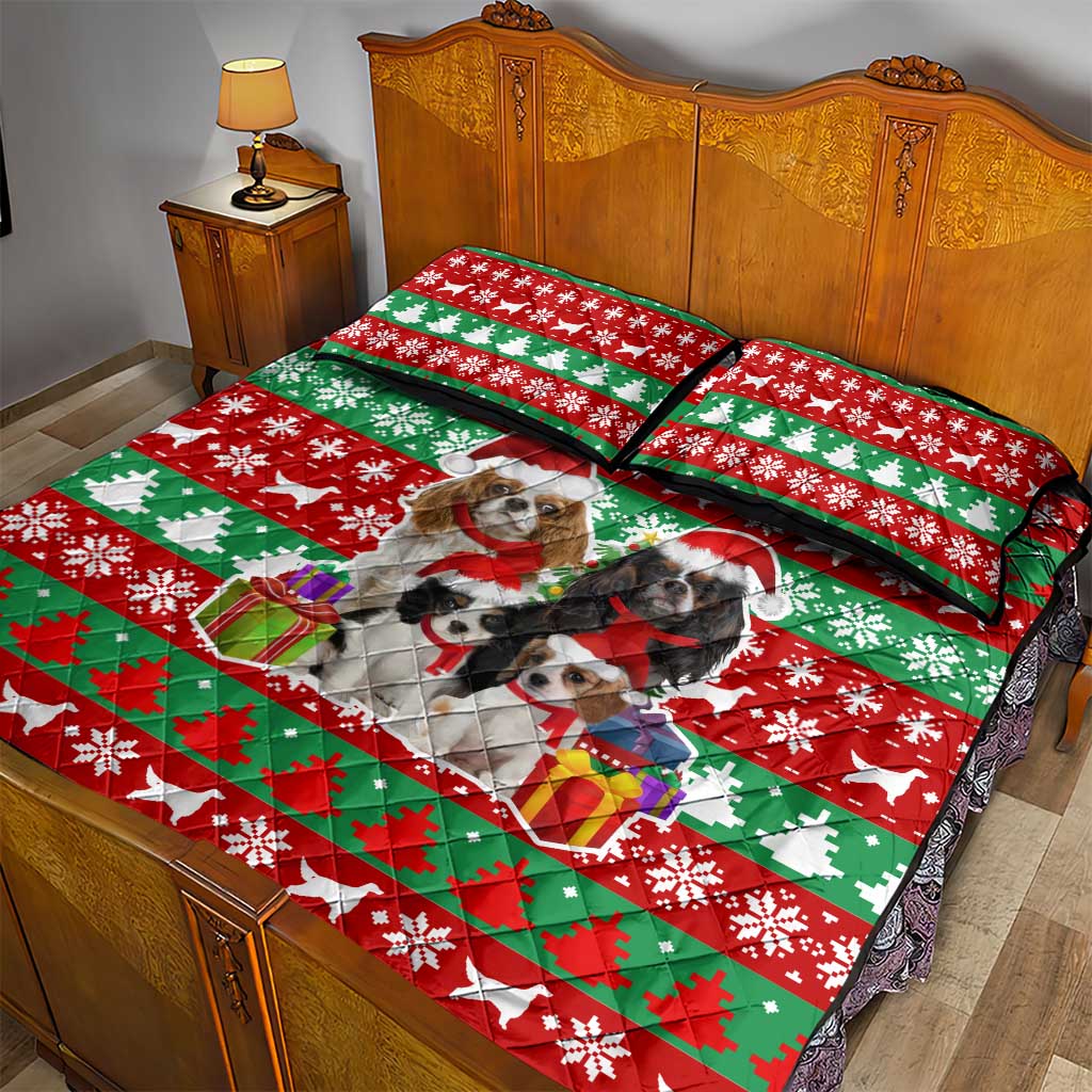 Christmas Dogs Quilt Bed Set with Santa Hats and Red Green Holiday Pattern - Wonder Print Shop
