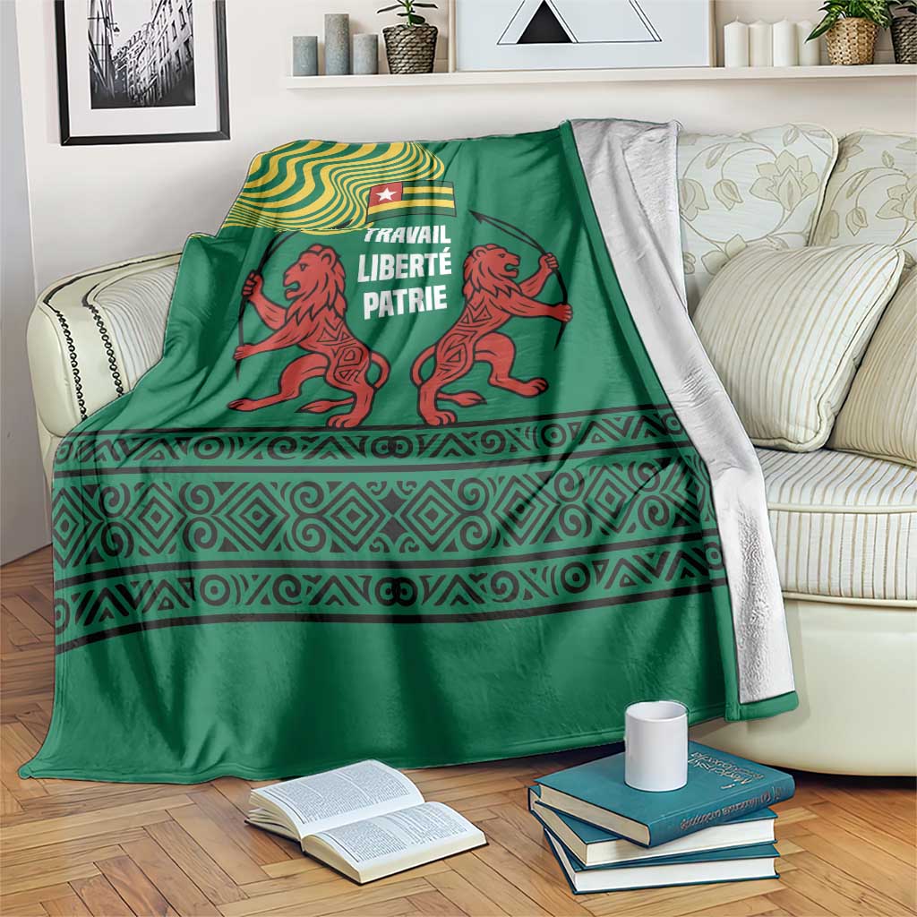 Togo Blanket with Red Twin Lions and Travail Liberté Patrie Slogan