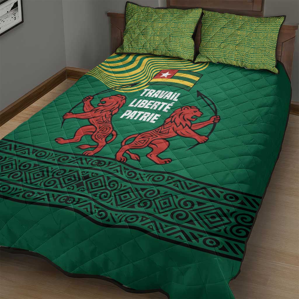 Togo Quilt Bed Set with Red Twin Lions and Travail Liberté Patrie Slogan