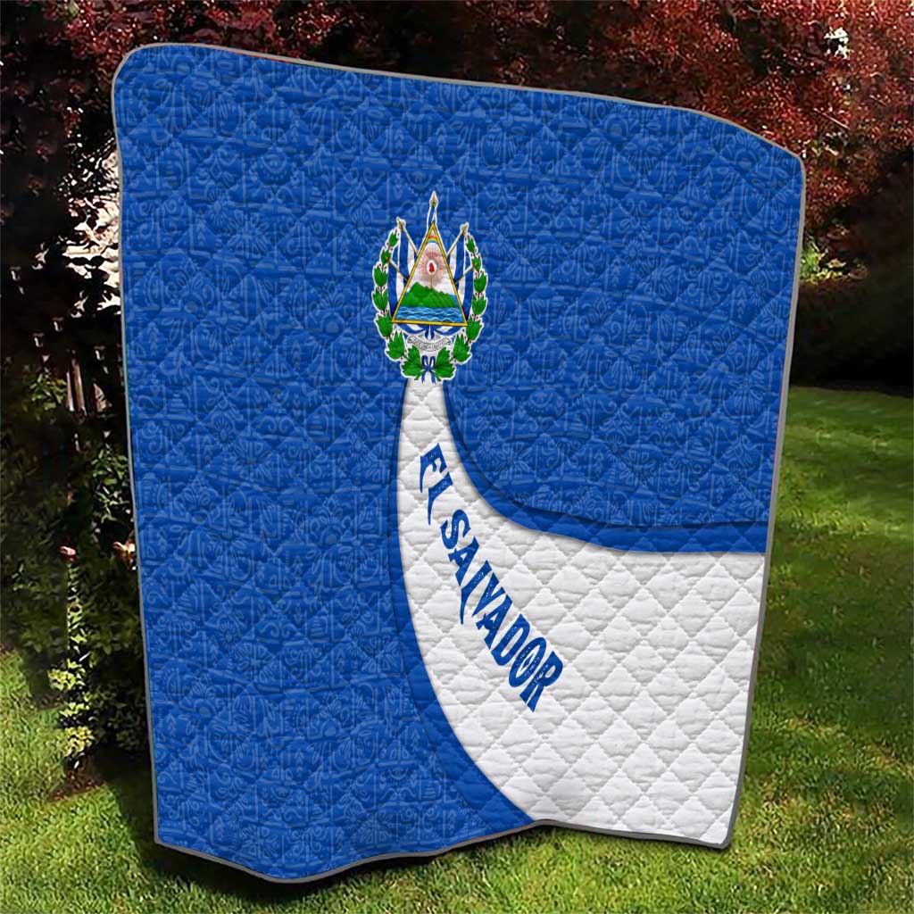 El Salvador Coat of Arms Quilt with Curved Text and Blue Patterned Background - Wonder Print Shop