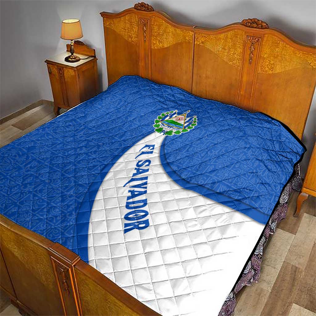 El Salvador Coat of Arms Quilt with Curved Text and Blue Patterned Background - Wonder Print Shop