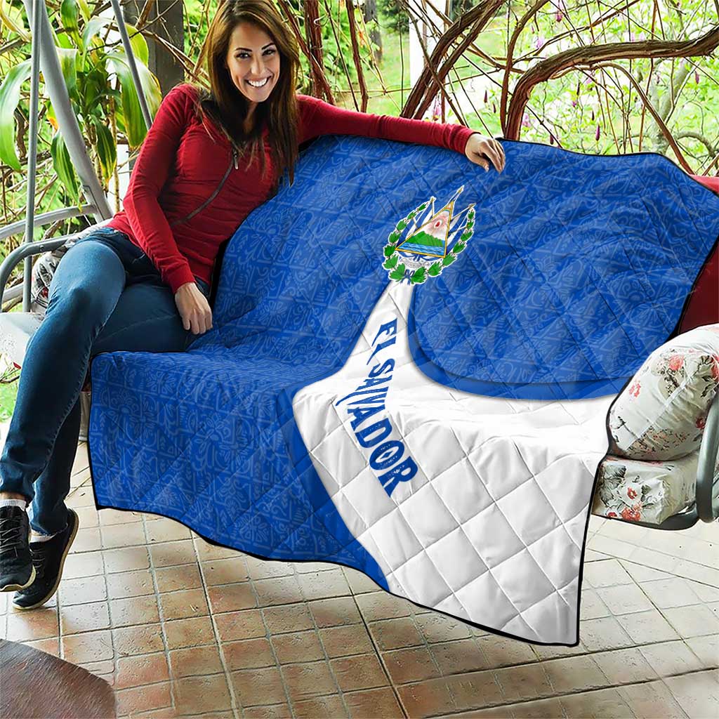 El Salvador Coat of Arms Quilt with Curved Text and Blue Patterned Background - Wonder Print Shop