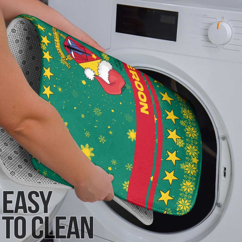 Cameroon Christmas Bathroom Set with Green Red Pattern Coat of Arms Santa Hat and Stars Motif - Wonder Print Shop