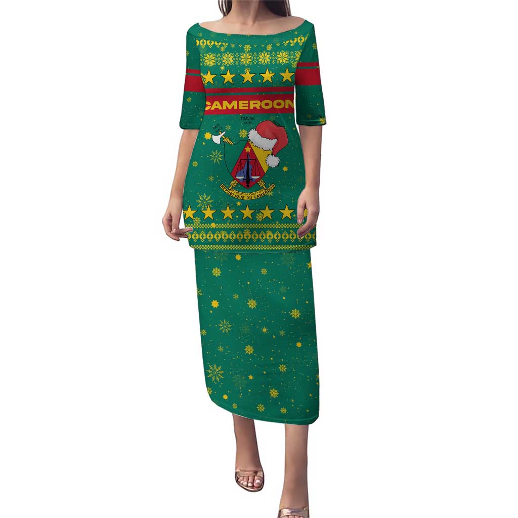 Cameroon Christmas Puletasi with Green Red Pattern Coat of Arms Santa Hat and Stars Motif - Wonder Print Shop