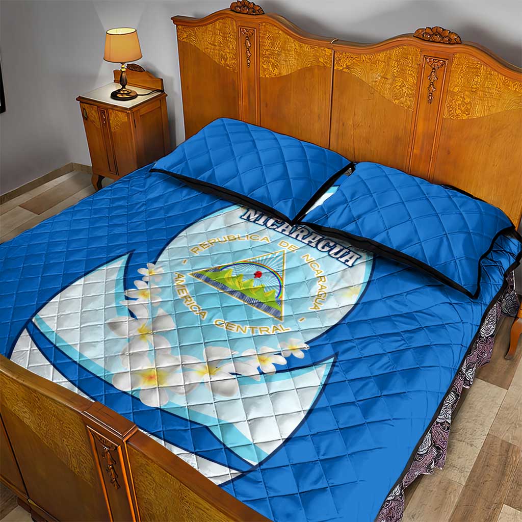 Nicaragua National Emblem Quilt Bed Set with White Flor de Sacuanjoche and Blue Gradient Design - Wonder Print Shop