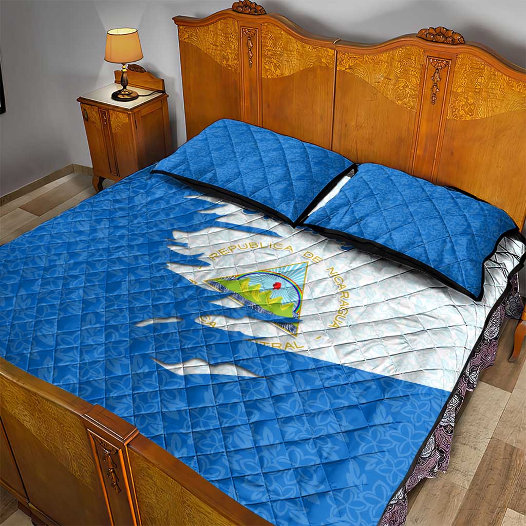 Nicaragua Flag Ripped Effect Quilt Bed Set with National Emblem and Floral Pattern Design - Wonder Print Shop