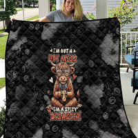 Hot Mess Highland Cow Quilt Funny Cute Coffee Lover - Im A Spicy Disaster