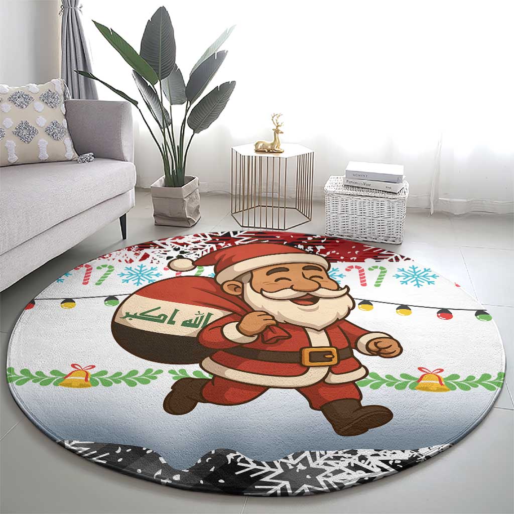 Iraq Christmas Round Carpet with Santa Carrying Gift Bag Flag Garland and Snowflake Plaid Pattern - Wonder Print Shop