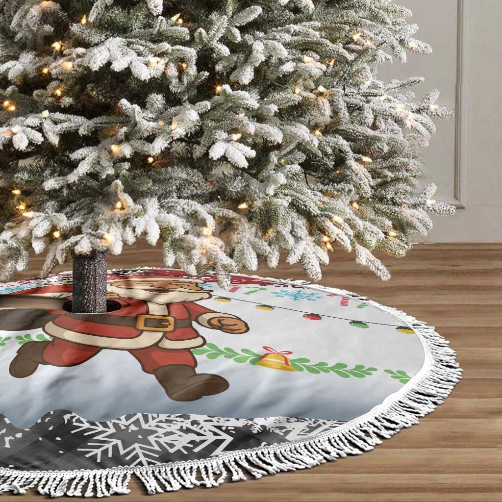 Iraq Christmas Tree Skirt with Santa Carrying Gift Bag Flag Garland and Snowflake Plaid Pattern - Wonder Print Shop