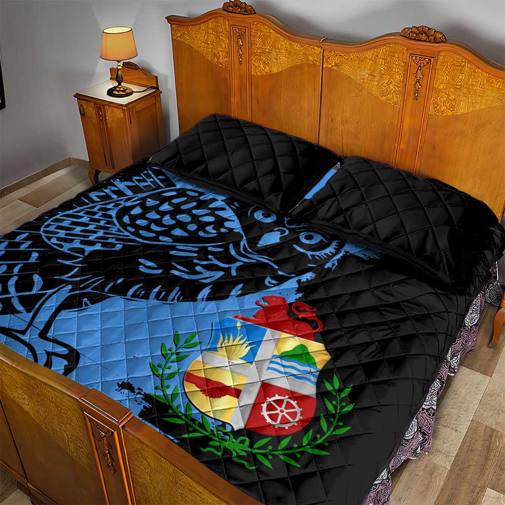 Aruba's Mascot Quilt Bed Set Blended with National Flag Details – Symbolic Design