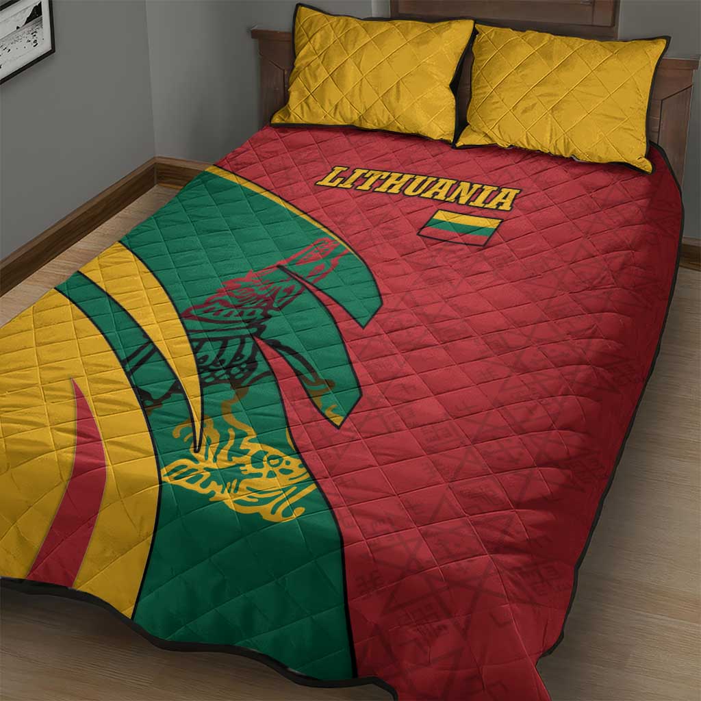Lithuania Red and Green Quilt Bed Set with Knight and Dragon Claw Graphic and National Flag - Wonder Print Shop
