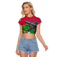 Saint Kitts and Nevis Apparel Raglan Cropped T Shirt with National Coat of Arms and Cannon Graphic in Red and Green Cultural Pattern Design - Wonder Print Shop