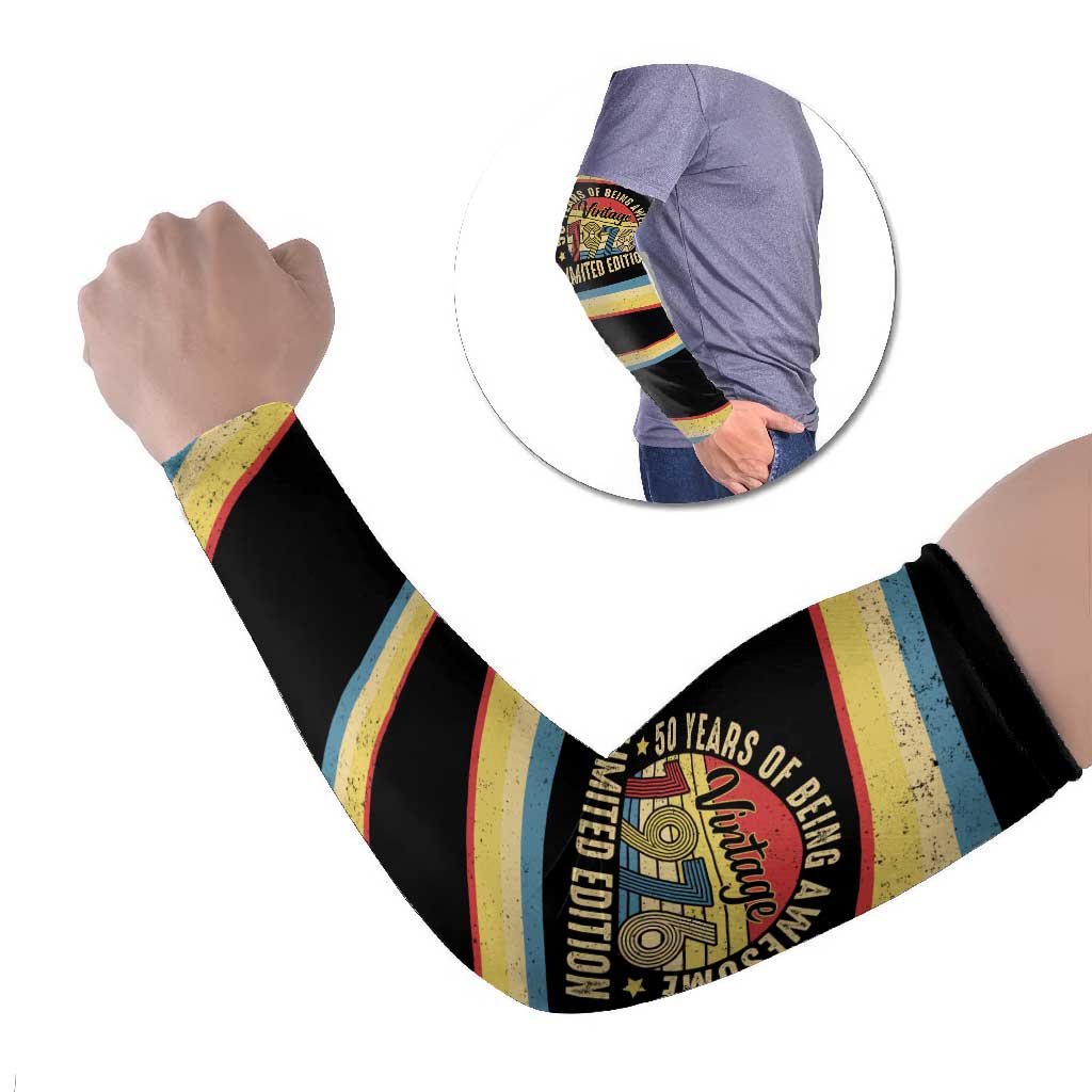 Vintage 1976 Birthday Celebration Arm Sleeves 50th Birthday for Him - Retro Distressed Stripe Pattern