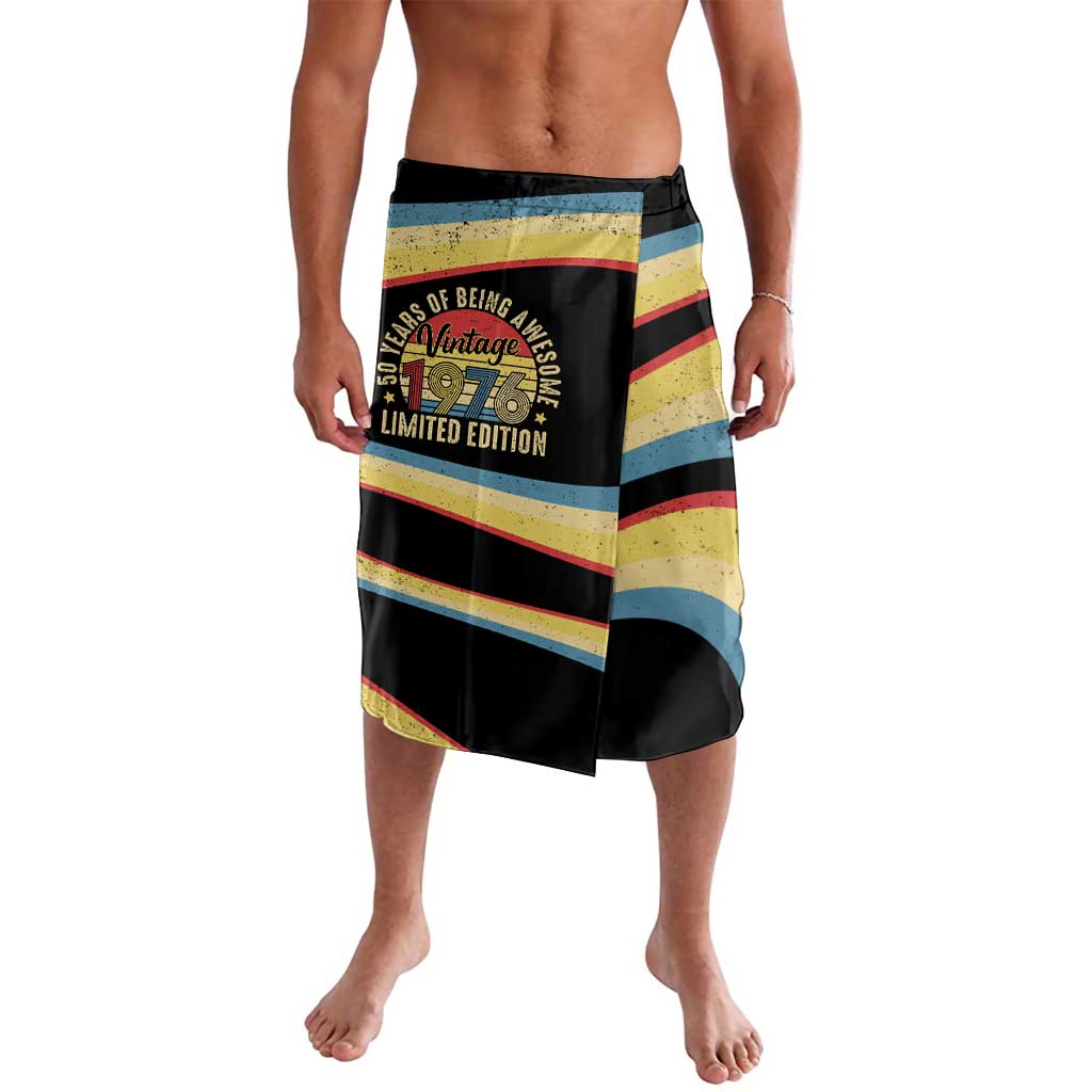 Vintage 1976 Birthday Celebration Lavalava 50th Birthday for Him - Retro Distressed Stripe Pattern