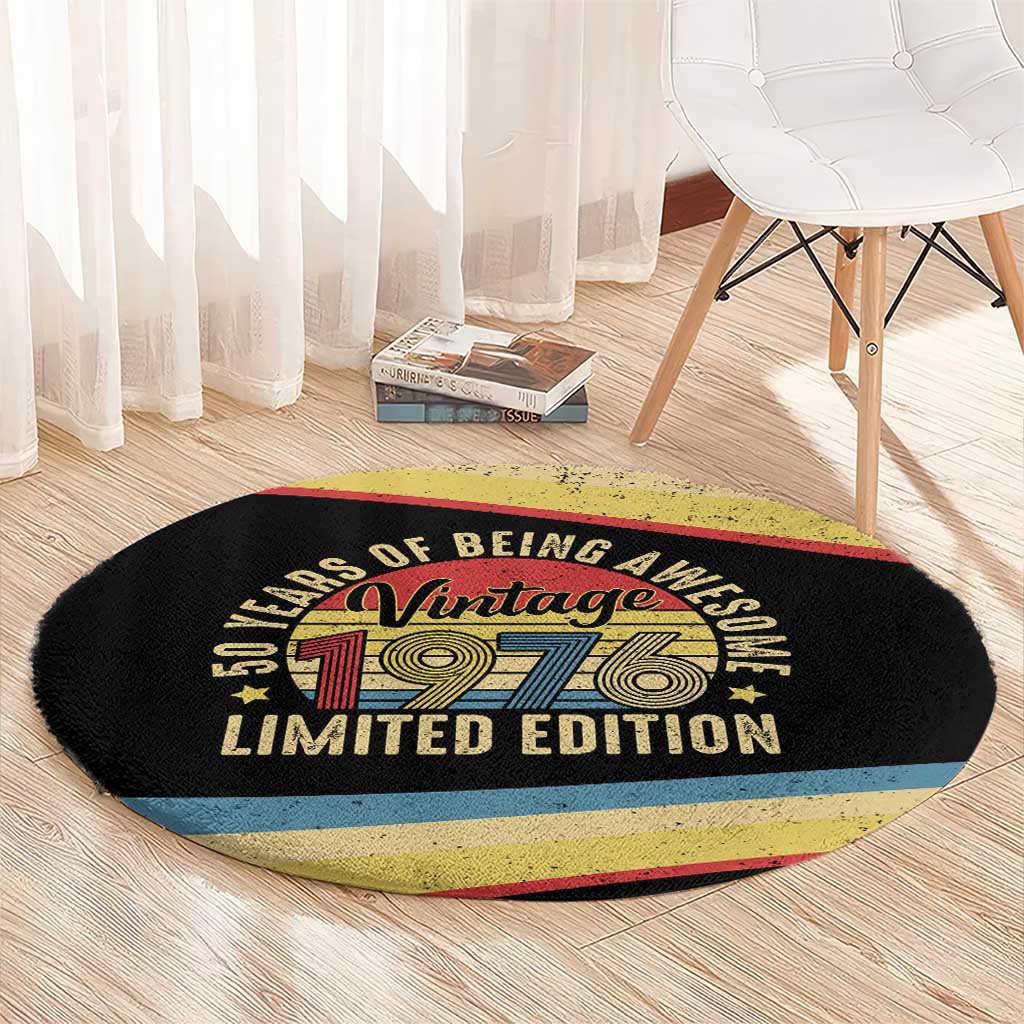 Vintage 1976 Birthday Celebration Round Carpet 50th Birthday for Him - Retro Distressed Stripe Pattern