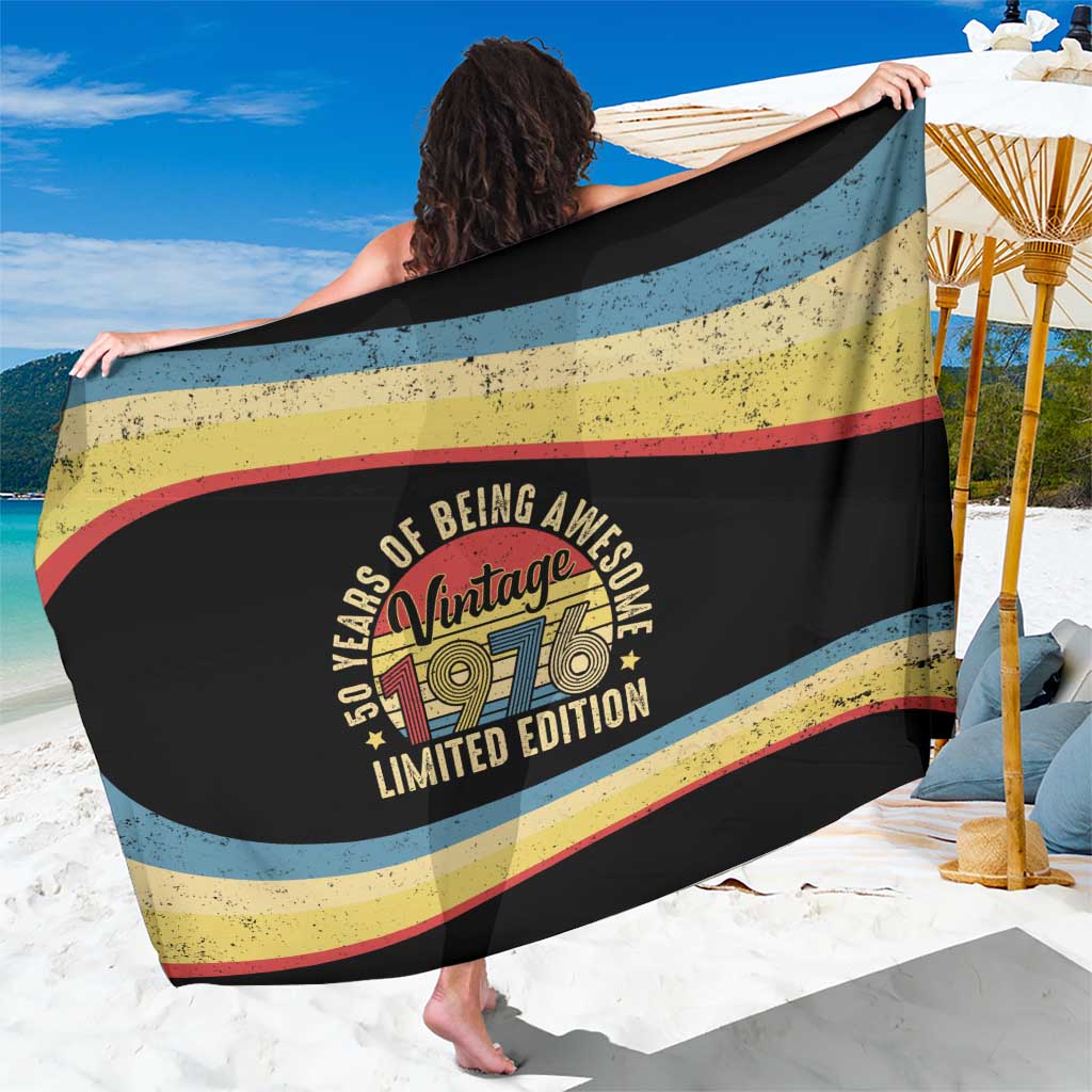 Vintage 1976 Birthday Celebration Sarong 50th Birthday for Him - Retro Distressed Stripe Pattern