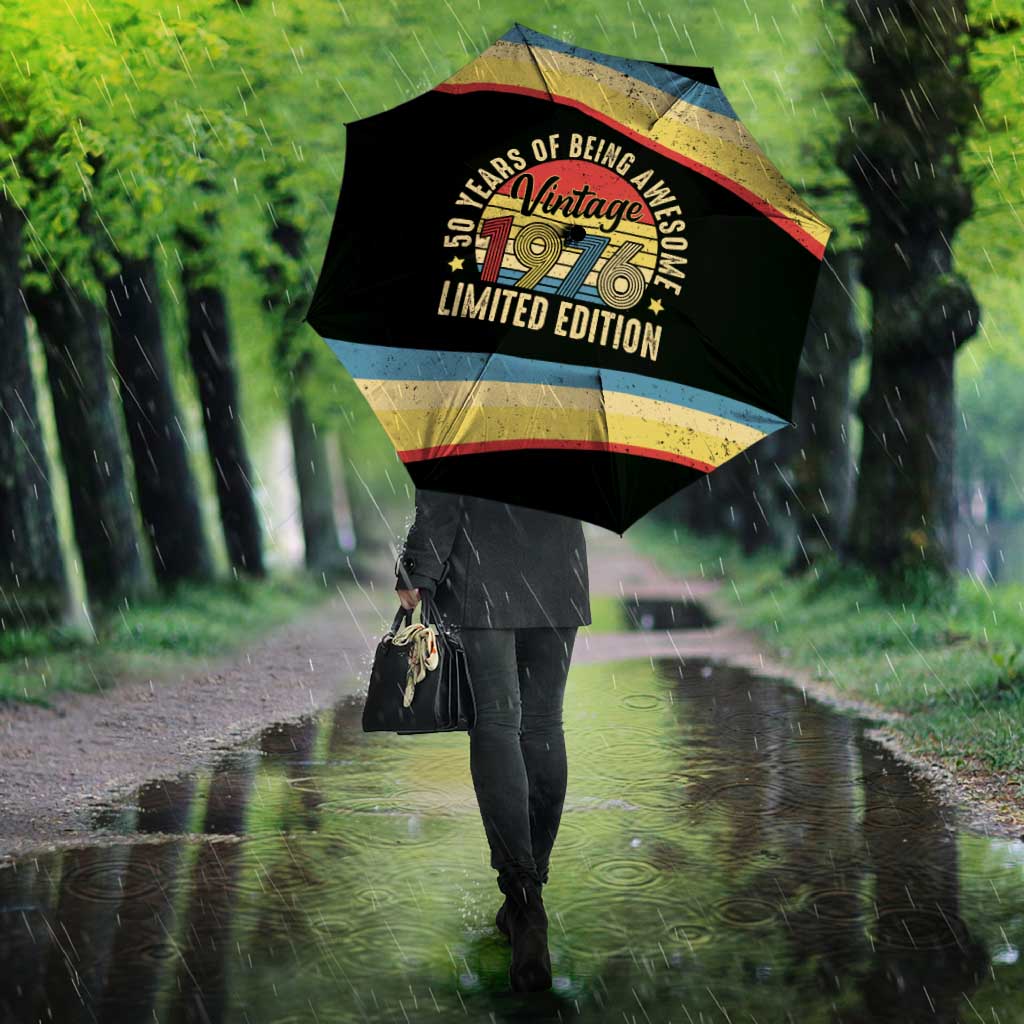 Vintage 1976 Birthday Celebration Umbrella 50th Birthday for Him - Retro Distressed Stripe Pattern