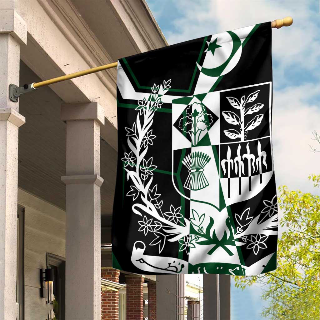 Pakistan Emblem Garden Flag Eagle-Shaped Design with National Symbol