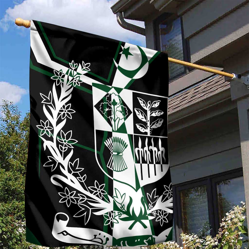 Pakistan Emblem Garden Flag Eagle-Shaped Design with National Symbol