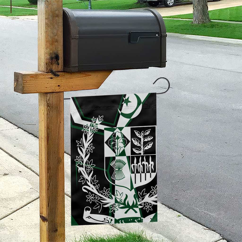 Pakistan Emblem Garden Flag Eagle-Shaped Design with National Symbol