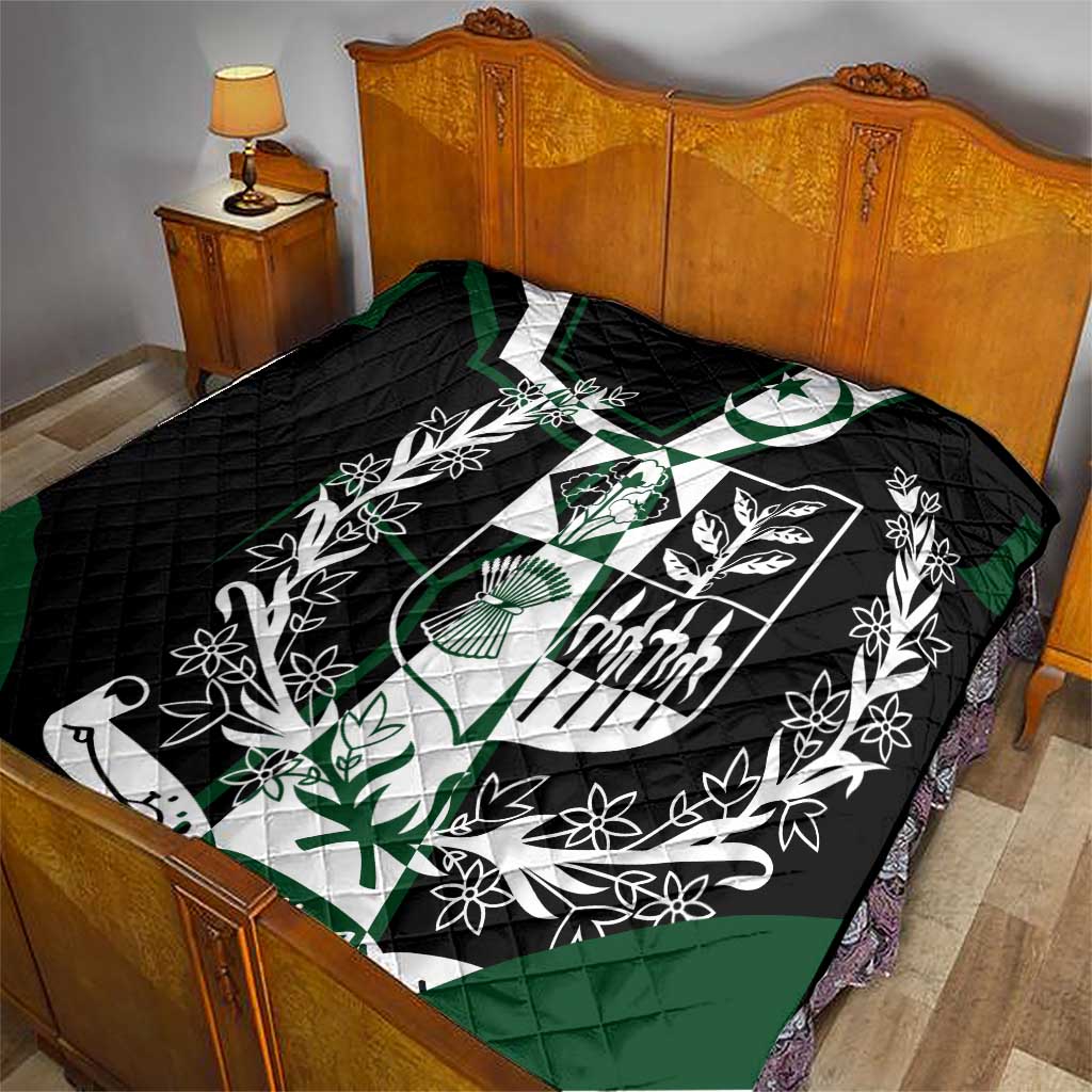 Pakistan Emblem Quilt Eagle-Shaped Design with National Symbol