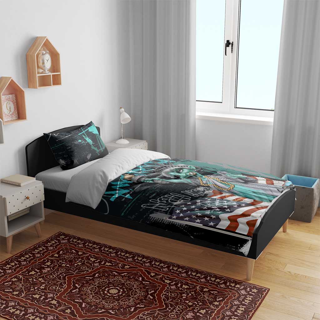 Street Art Liberty Bedding Set with Graffiti Print and Cartoon Statue of Liberty - Wonder Print Shop