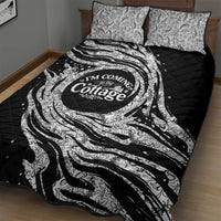 I'm Coming to the Cottage Quilt Bed Set with Hand-Drawn Floral Pattern