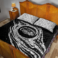 I'm Coming to the Cottage Quilt Bed Set with Hand-Drawn Floral Pattern