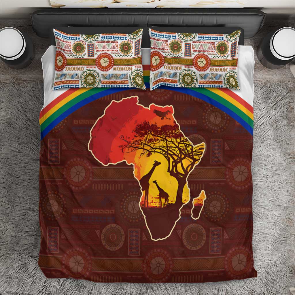 African Sunset Heritage Bedding Set Tribal Pattern with Continent Silhouette, Rainbow Arc & Safari Scene