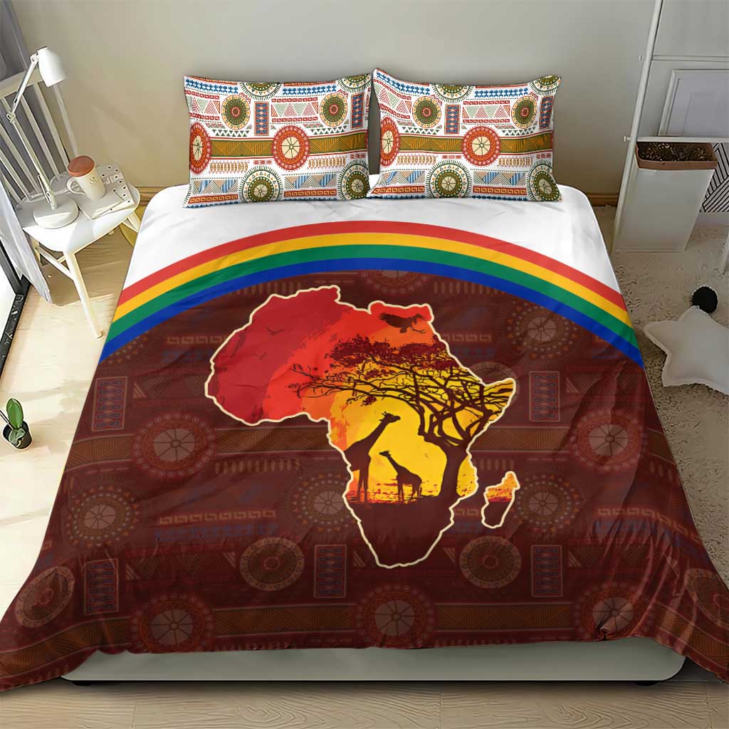 African Sunset Heritage Bedding Set Tribal Pattern with Continent Silhouette, Rainbow Arc & Safari Scene