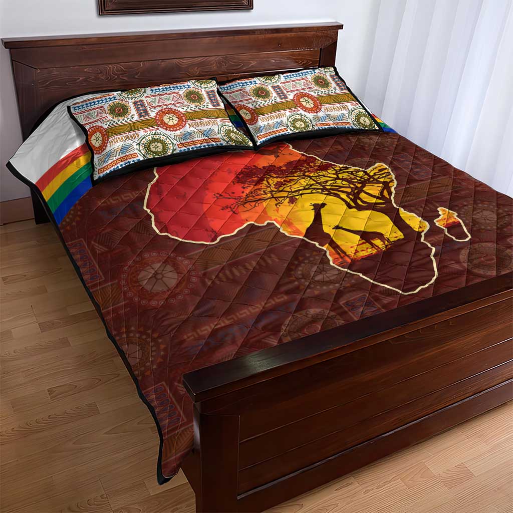 African Sunset Heritage Quilt Bed Set Tribal Pattern with Continent Silhouette, Rainbow Arc & Safari Scene
